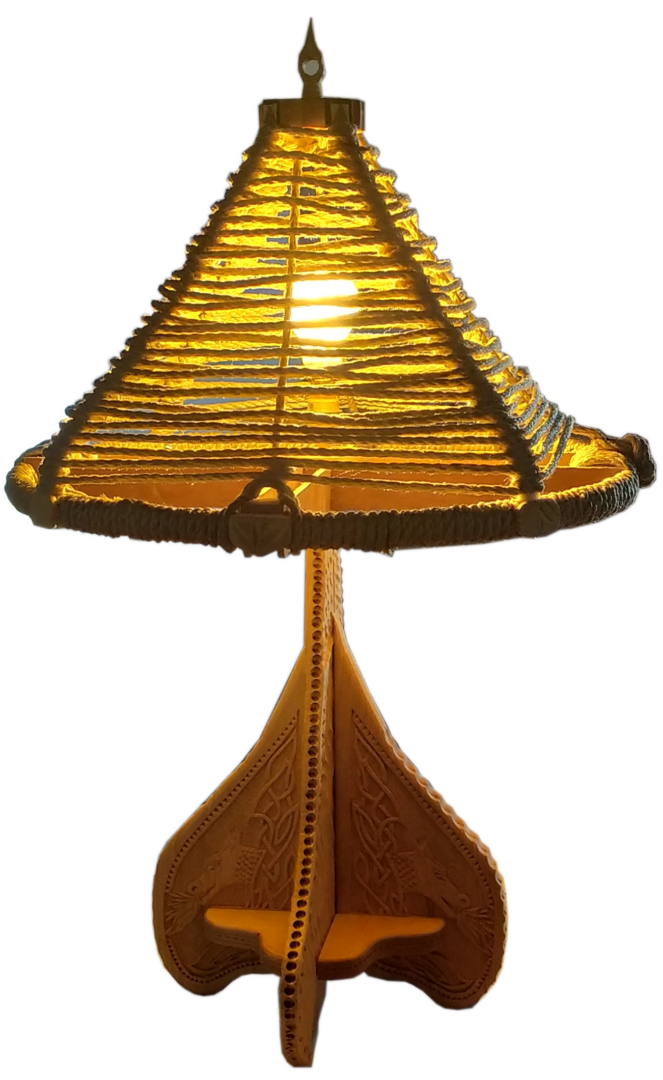 Lampe sculptee & encordee en tilleul finition huile de lin, ampoule led . Sculpture sur bois, conception , et dessin entierement Arcanes-Sculptures .